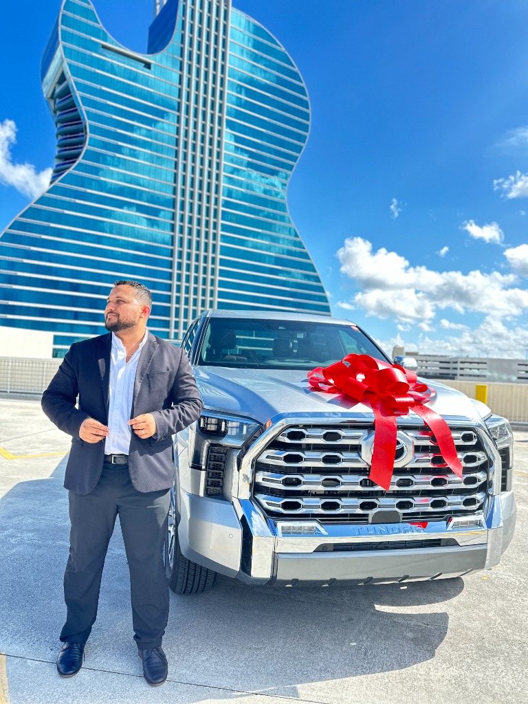 Roy Sánchez - Your Vehicle and Credit Expert